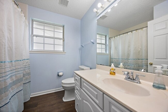 Building Photo - Gorgeous All-Brick San Jose Home!