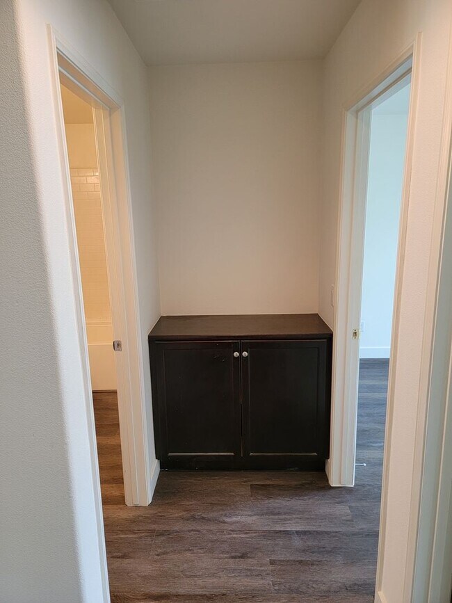 Building Photo - Georgous 4-bedroom, 3-bath detached condo ...
