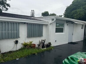 Building Photo - 1911 Arcadia Dr