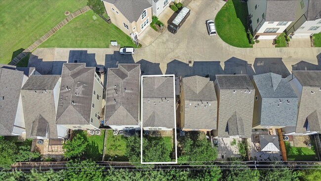 Building Photo - 3318 Clearview Villa Way