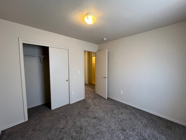 Building Photo - 12873 Alicia St
