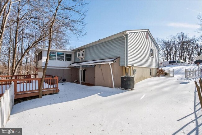 Building Photo - 4854 Langer Ln