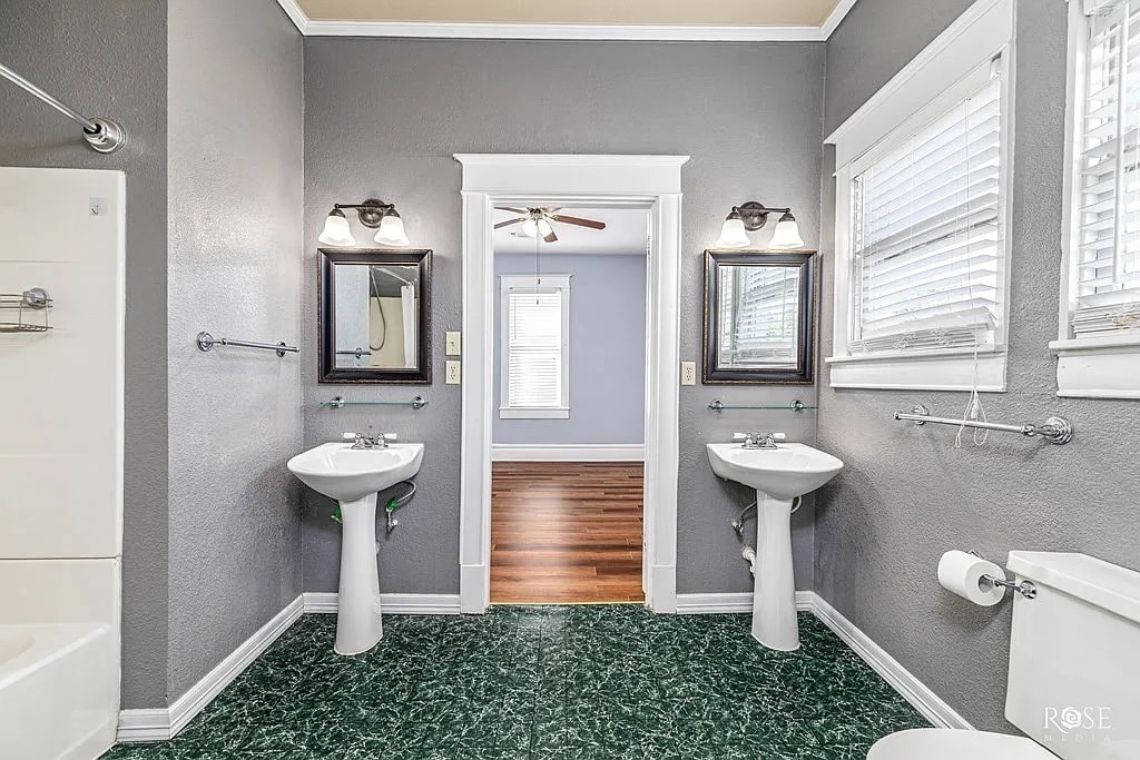 Building Photo - 2 N Adams St