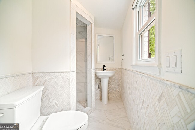 Building Photo - 2861 Dorby Close NE