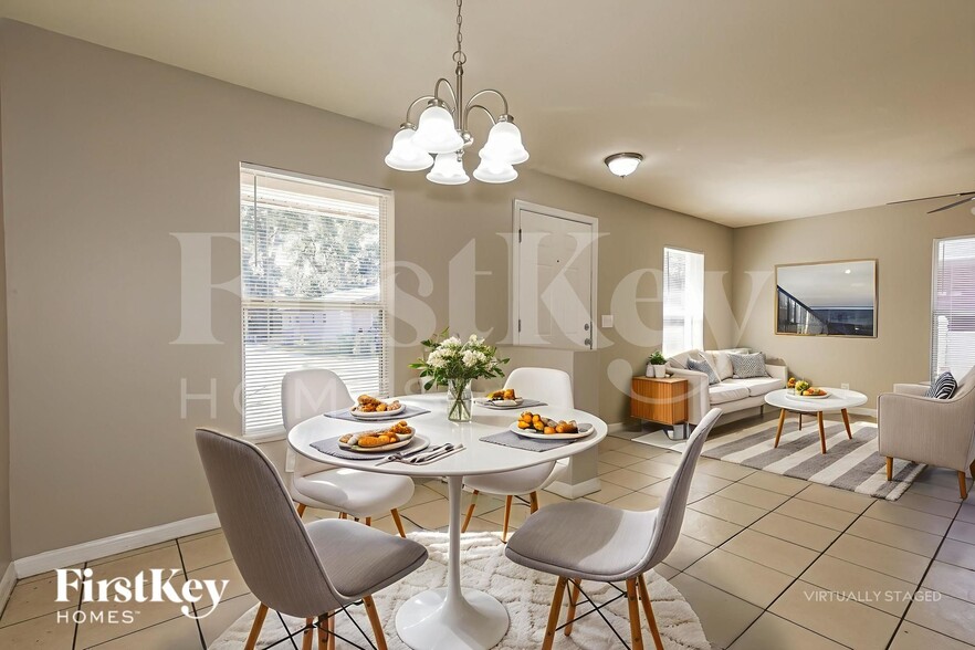 Building Photo - 1212 E 108th Ave