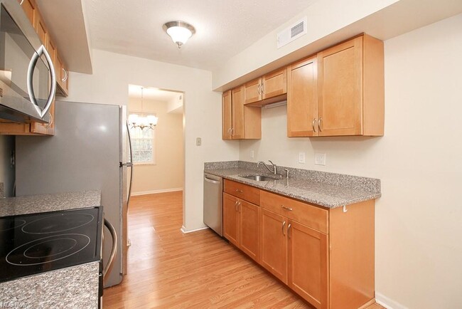 Building Photo - 1770 Rolling Hills Dr