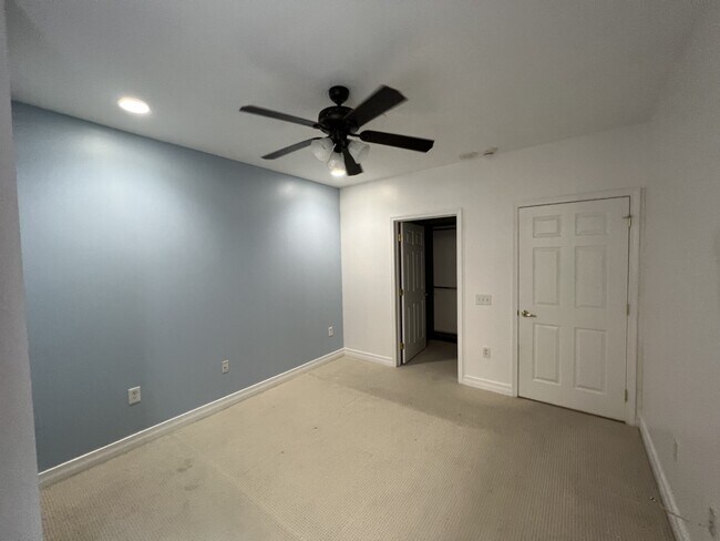 Building Photo - 1600 Arch St