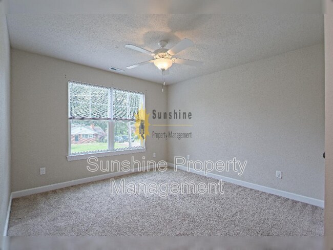 Building Photo - 2723 Rodgers St