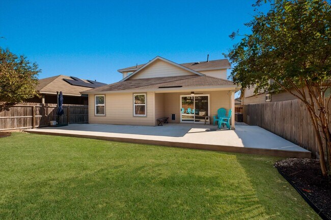 Building Photo - The Perfect Blend of Comfort and Community in Bulverde