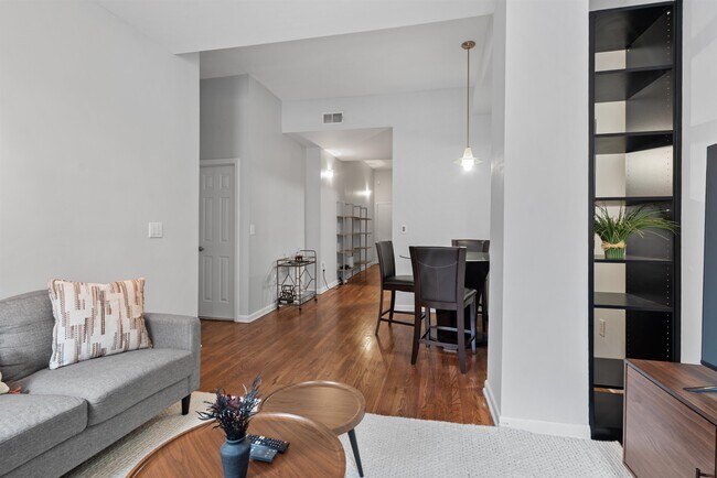 Building Photo - 187 Wayne St