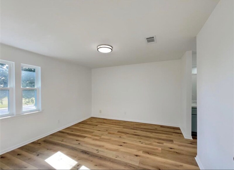 Building Photo - 2805 Cambridge Ln