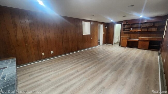 Building Photo - 2523 Empire Dr