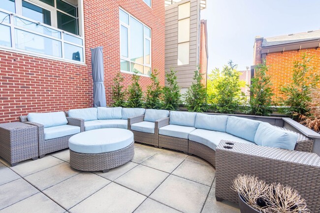 Building Photo - Furnished Downtown 2 BD in Short North! Sa...