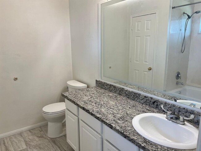 Building Photo - 2027 Mickle Creek Dr
