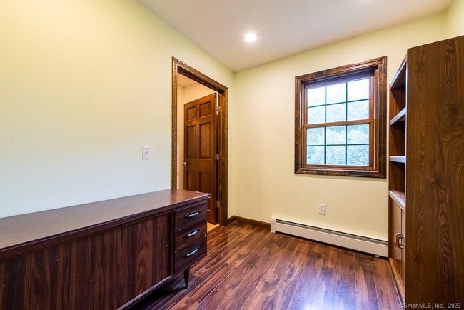 Building Photo - 131 Hemlock Dr