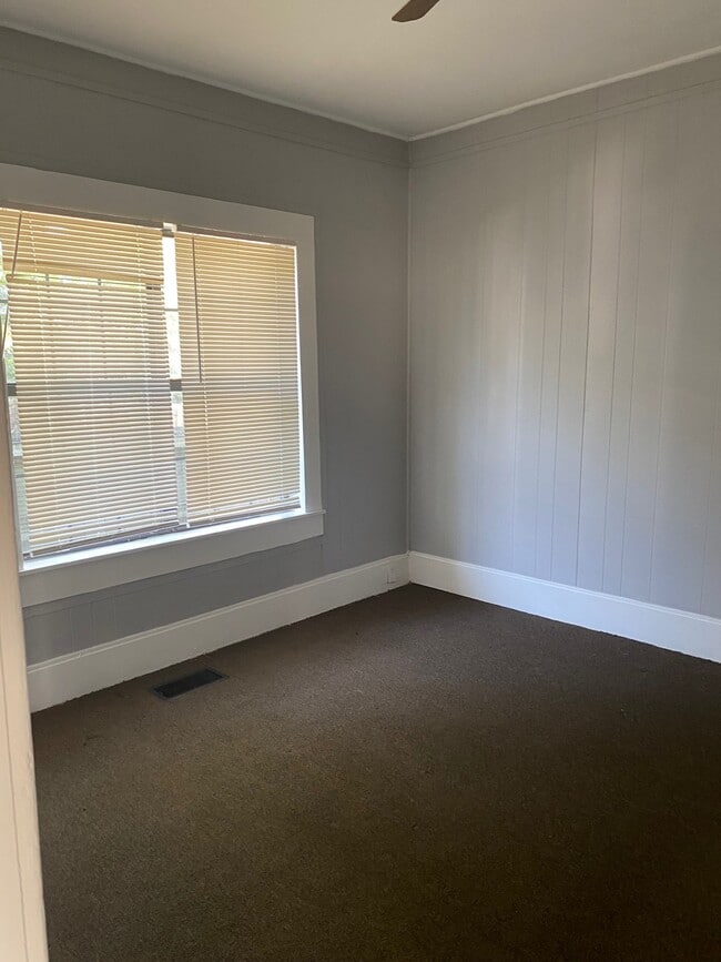 Building Photo - 634 Champagnolle Rd