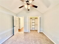 Building Photo - 305 Meadows Ct