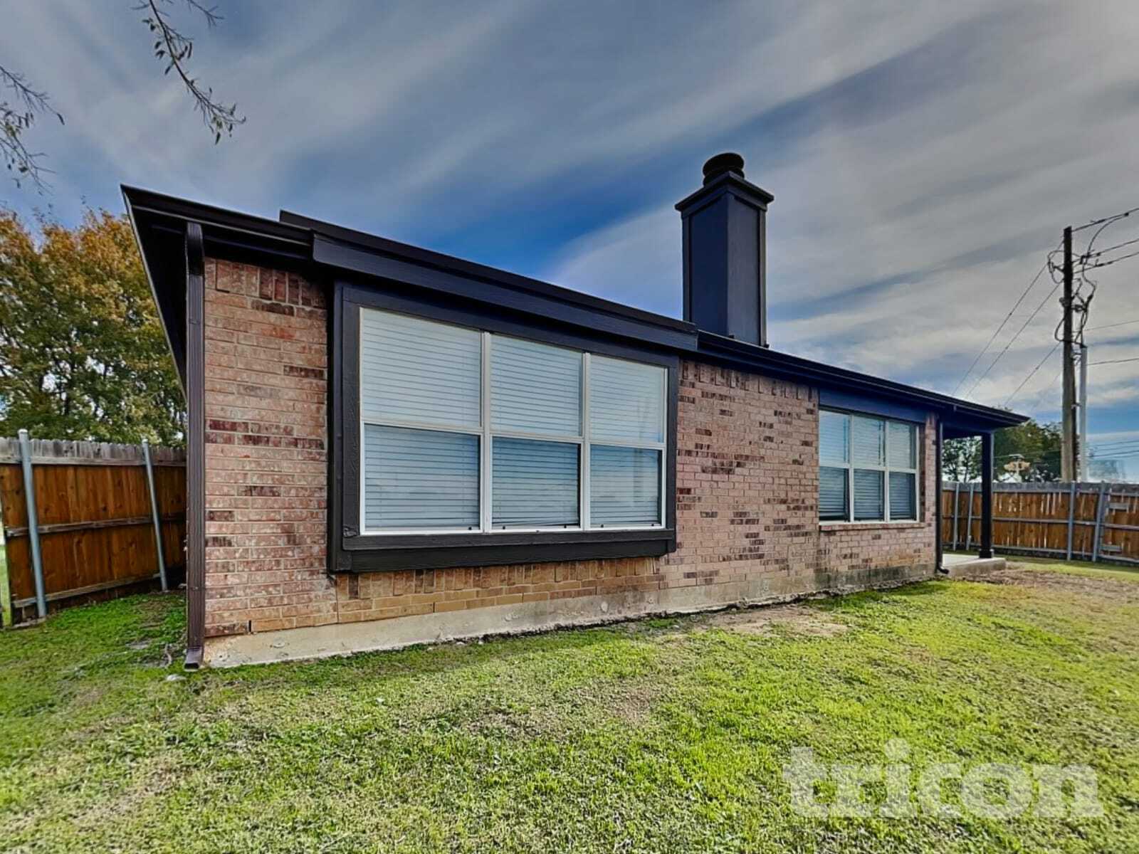 Building Photo - 1619 Columbia Dr