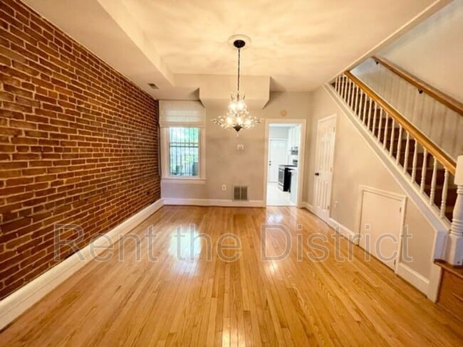 Building Photo - 525 5th St NE