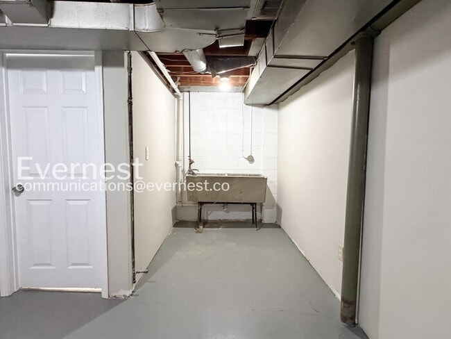 Building Photo - 1408 Cedarcroft Rd