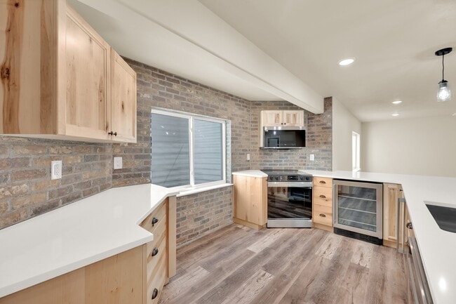 Building Photo - 4333 Park Hollow Ln