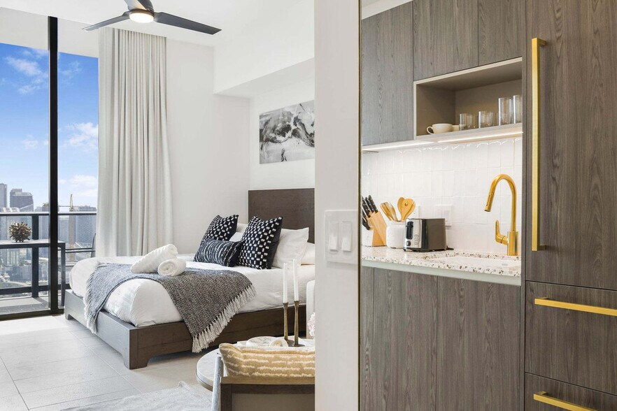 Building Photo - 159 NE 6th St