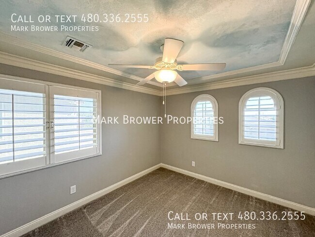 Building Photo - 1042 W Oleander Ave