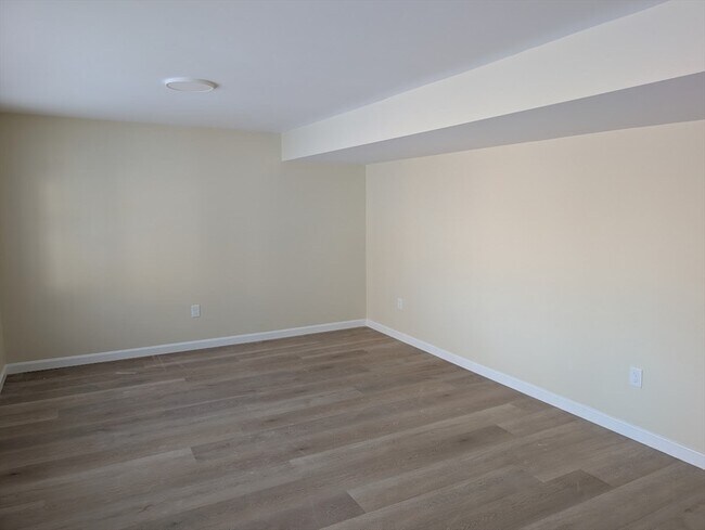 Building Photo - 778 S Main St