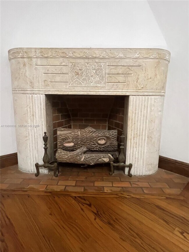 Building Photo - 814 Michigan Ave