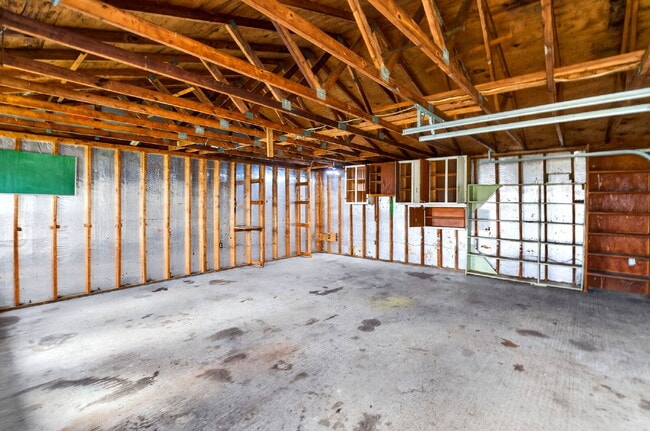 Building Photo - 2831 Hyannis Dr