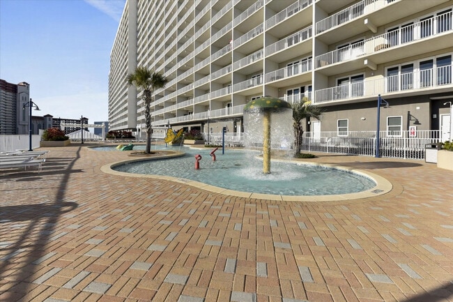 Building Photo - 9860 S Thomas Dr