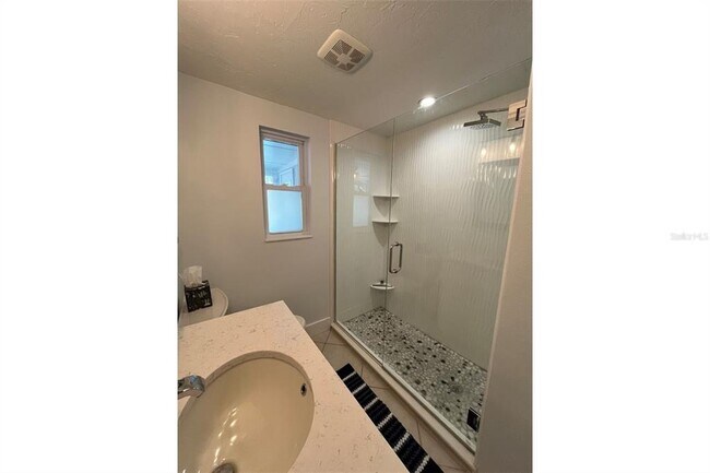 Building Photo - 345 Avenida Leona