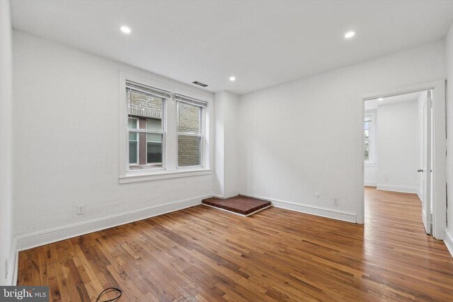 Building Photo - 334 Lombard St