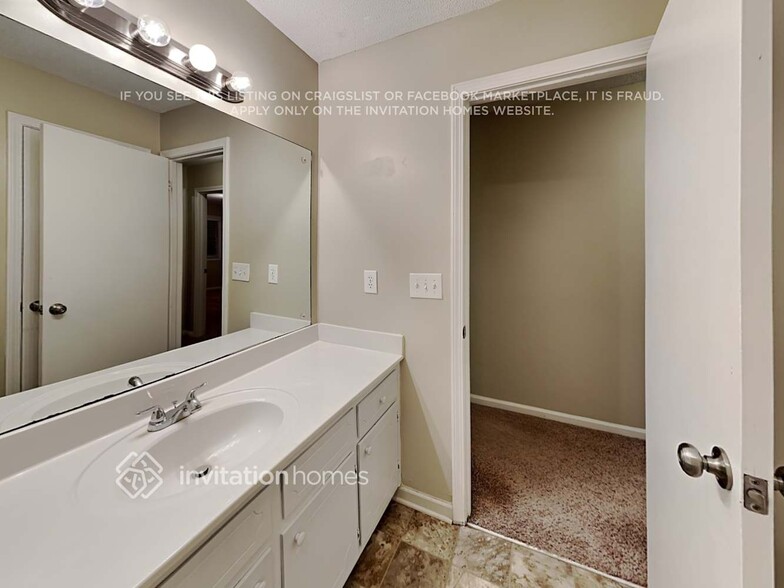 Building Photo - 960 Hunterhill Dr