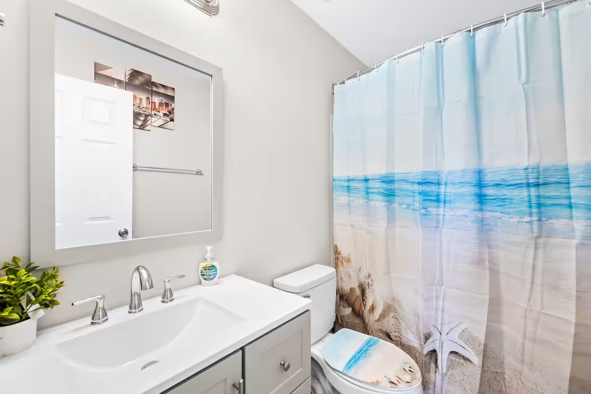 Building Photo - Room in Townhome on Mobley St