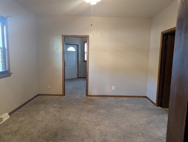Building Photo - 2225 Poplar St