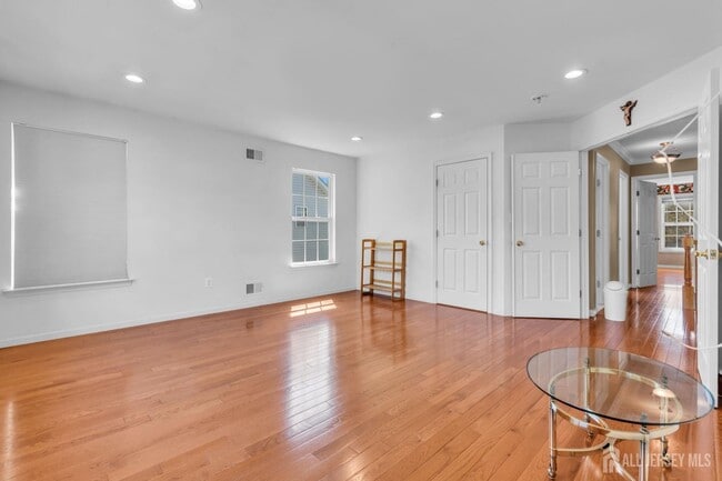 Building Photo - 1 Johnson St