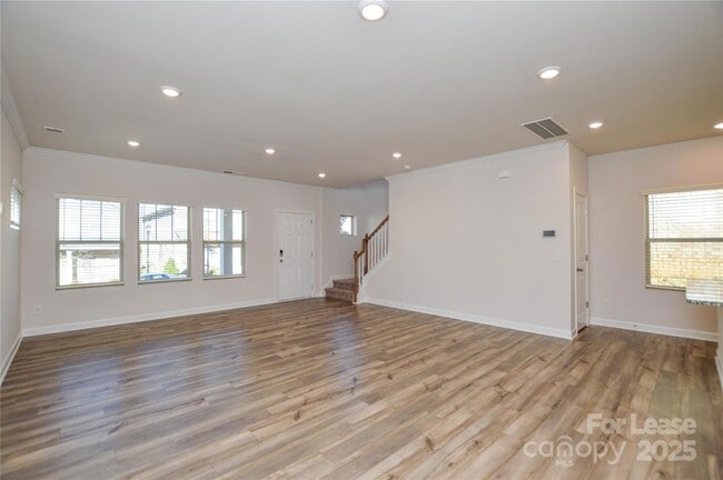 Building Photo - 3215 Lisburn St