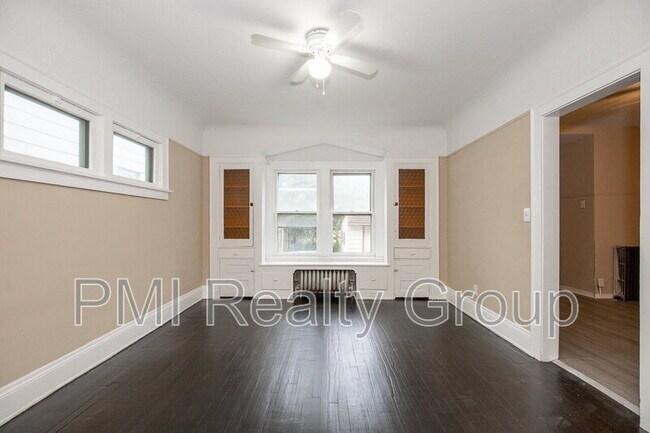 Building Photo - 888 Evangeline Rd
