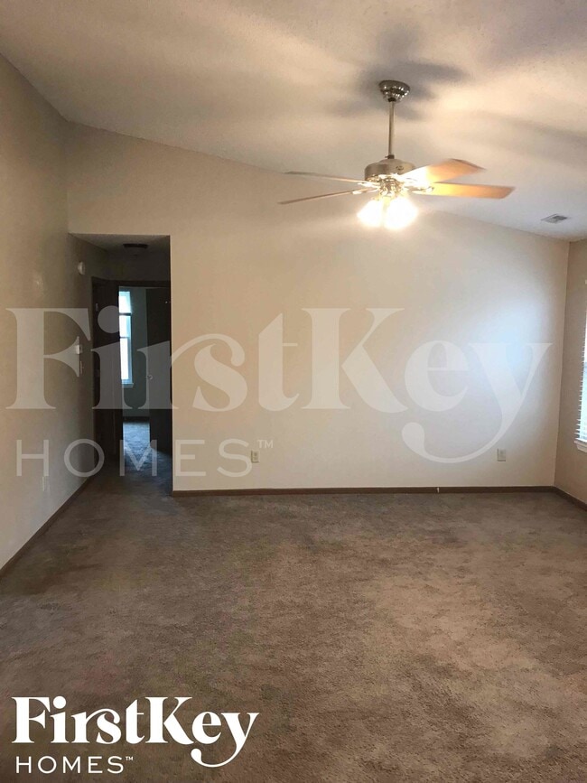 Building Photo - 17812 Sanibel Cir