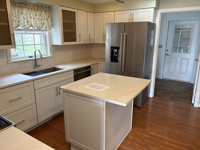 Building Photo - 1351 Top Rd