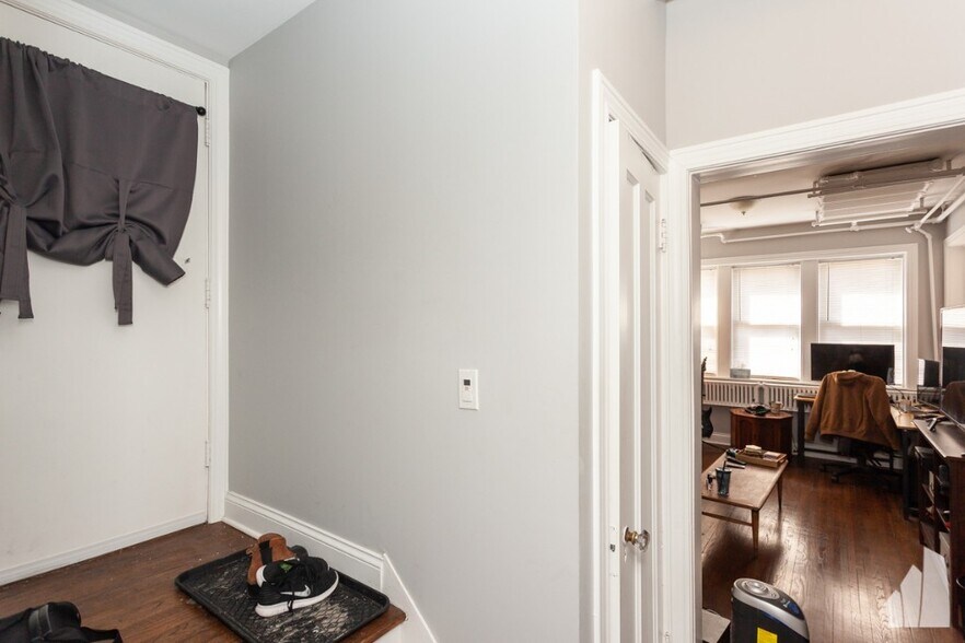 Building Photo - 3511 N Damen Ave