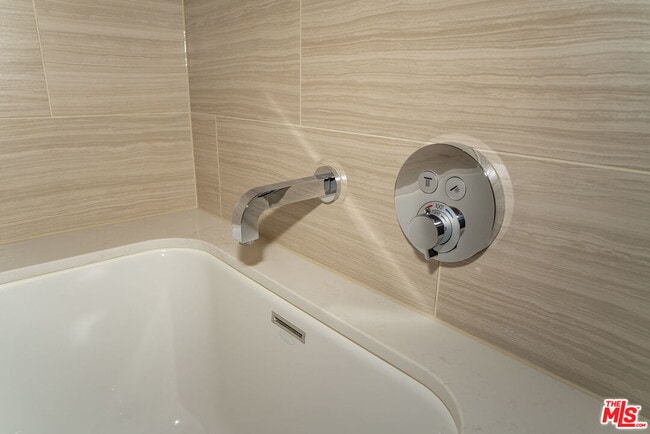 Building Photo - 877 Francisco St