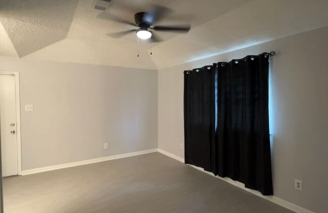 Building Photo - 11826 Roandale Dr