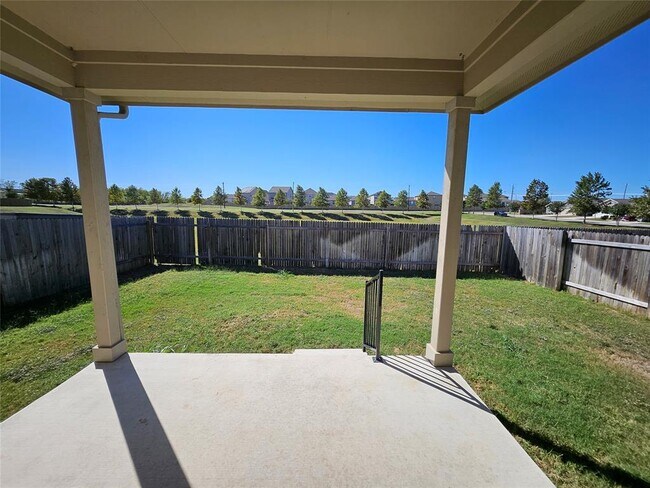 Building Photo - 112 Batjac Aly