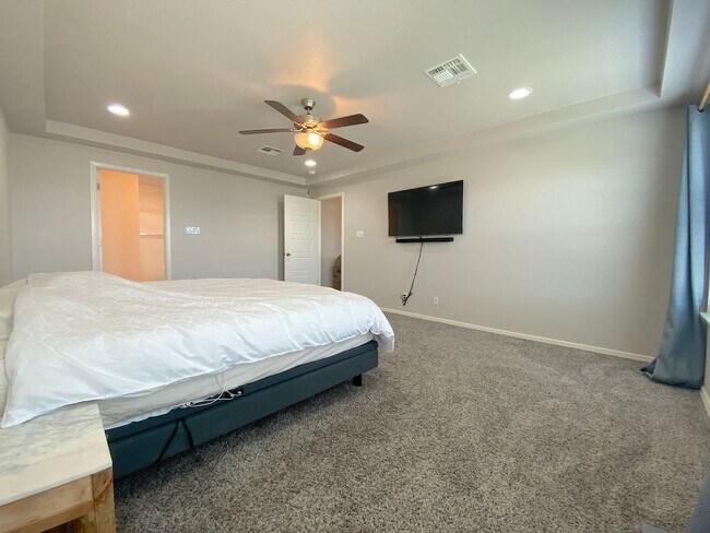 Building Photo - East El Paso 3 bed Refirg A/C