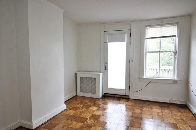 Building Photo - 1513 Bolton St