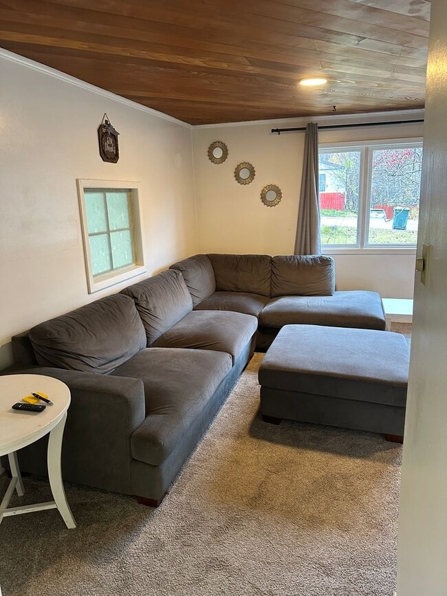 Building Photo - Furnished 2 Bed/1 Bath w/Fenced Yard & Sto...