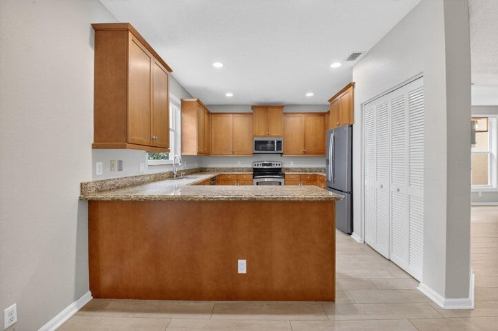 Building Photo - 18196 Clear Brook Cir