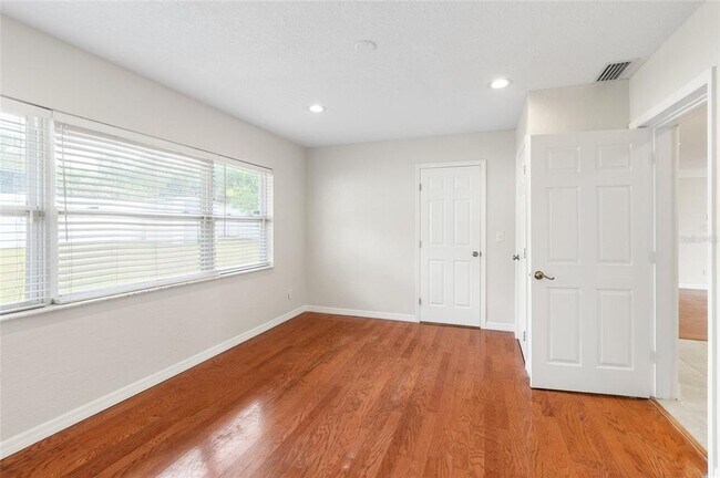 Building Photo - 1966 Sandra Dr